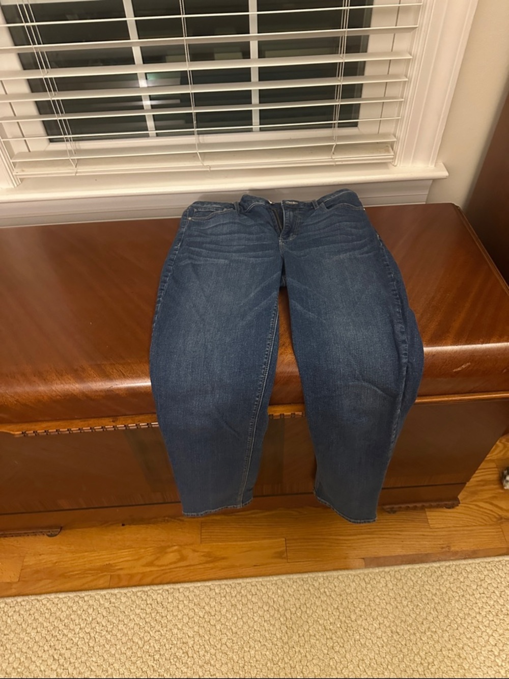 White House Black Market Straight-Leg Jeans in Dark Blue